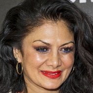 Donna Cruz, 47 (流行歌手)