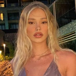 Dorina Gegici, 27 (Instagram明星)