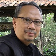 Ebiet Ade, 69 (流行歌手)