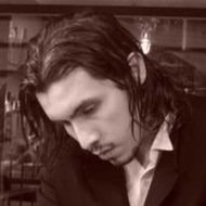 Edo Caroe, 39 (魔术师)