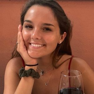 Elaine Siemek, 29 (攝影家)