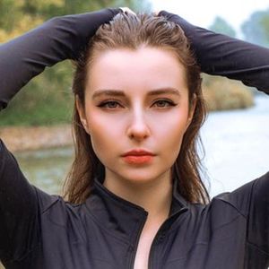 Elena Deligioz, 31 (Instagram Star)