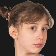 Eliana Jones, 17 (Pop Singer)