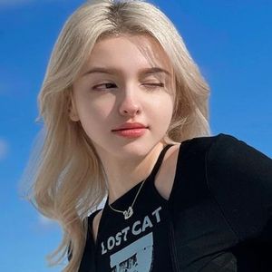 Elina Karimova, 25 (Star di YouTube)