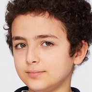 Elisha Henig, 19 (電視演員)