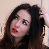 Eliza Armand, 40 (Blogger)