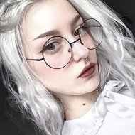 Eliza Prax, 28 (Instagram明星)