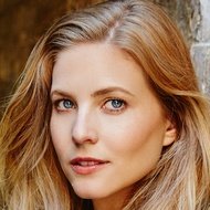 Elizabeth Blackmore, 37 (Attrice TV)
