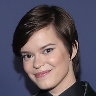 Elizabeth Hinkler, 33 (TV Actress)