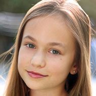 Ella Ballentine, 24 (Attrice TV)