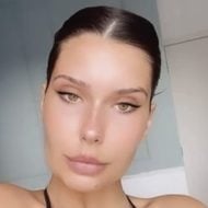 Ella Diniz, 33 (YouTube Star)