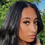 Ella Lucas, 22 (TikToker)