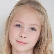 Elle Cryssanthander, 19 (Estrella de TikTok)