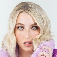 Elli Moore, 29 (Pop Singer)