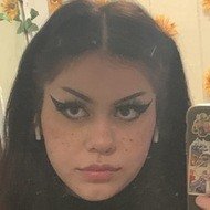 Elliana Hanna, 21 (TikTok Star)