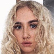 Ellie Hemmings, 27 (Instagram Star)