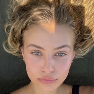 Ellie Jamrozy, 28 (模特)