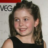 Ellie Smith, 29 (流行歌手)