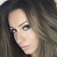 Elona Taki, 41 (Instagram明星)