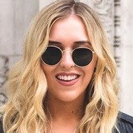 Em Sheldon, 30 (Blogger)