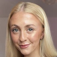 Em Wallbank, 24 (Звезда Тиктока)