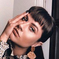 Ema Negoescu, 35 (Blogger)