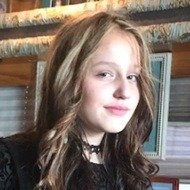 Emilie Hamilton, 19 (乡村歌手)