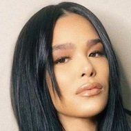 Emily Bustamante, 43 (現實之星)