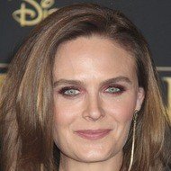 Emily Deschanel, 47 (Actriz de Televisión)