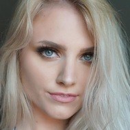 Emily Emmens, 30 (Instagram Star)