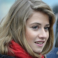 Emma Smetana, 36 (流行歌手)