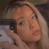 Emmie Alice, 22 (Instagram Star)