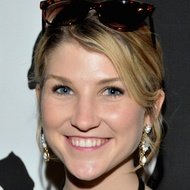 Emmy Buckner, 35 (電視女演員)