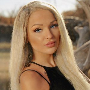 Emmy Russ, 29 (YouTube Star)