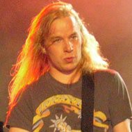 Emppu Vuorinen, 45 (Guitarrista)