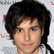 Eric Saade, 33 (流行歌手)