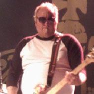 Eric Wilson, 54 (Bajista)