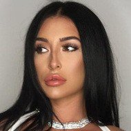 Erin Budina, 30 (Instagram Star)