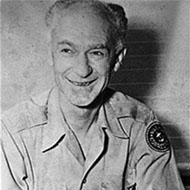 Ernie Pyle (1900 - 1945) (Periodista)