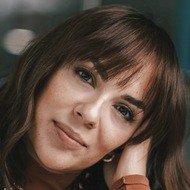 Estela Ujka, 43 (博主)