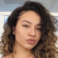 Esther Minc, 26 (YouTube Star)