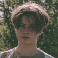 Ethan Jewell, 23 (Chanteuse pop)