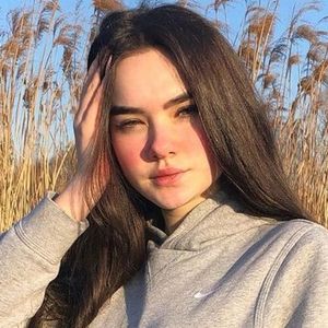 Eva Gros, 22 (Instagram Star)