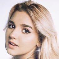 Eva Miller, 21 (YouTube Star)