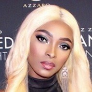 Eve Pamba, 40 (模特)