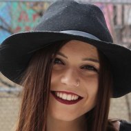 Evie Yannakidis, 29 (Estrella de YouNow)