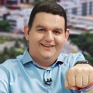 Fabiano Gomes, 40 (Locutor de Radio)