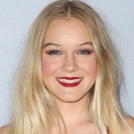 Faith Schroder, 22 (Nữ diễn viên truyền hình)