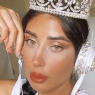 FarahProMakeup, 40 (Instagram Star)