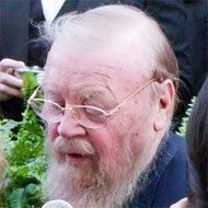 Farley Mowat (1921 - 2014) (小說家)